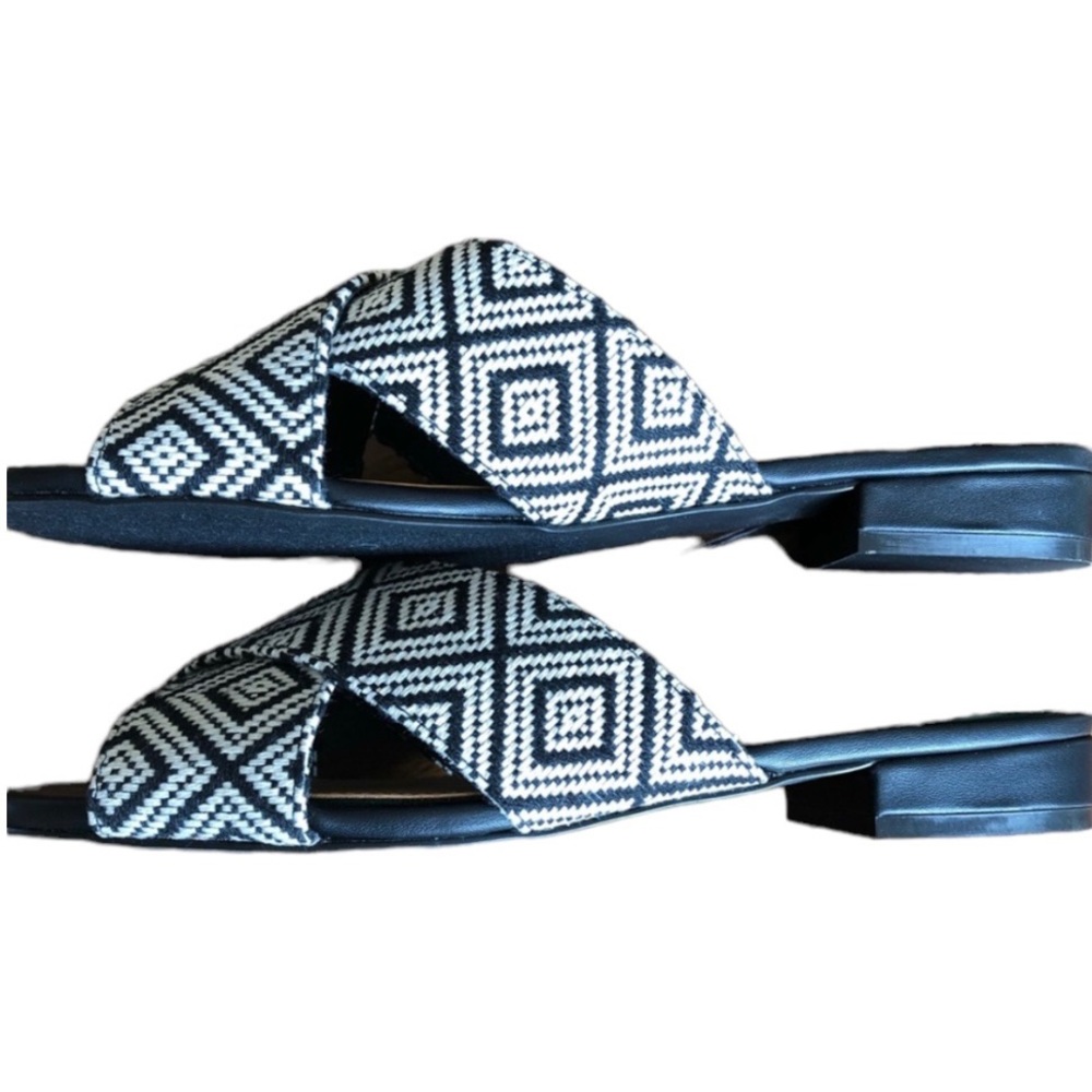 Comfort View Black & White Geometric Flat Sandals Zuri Wide Width